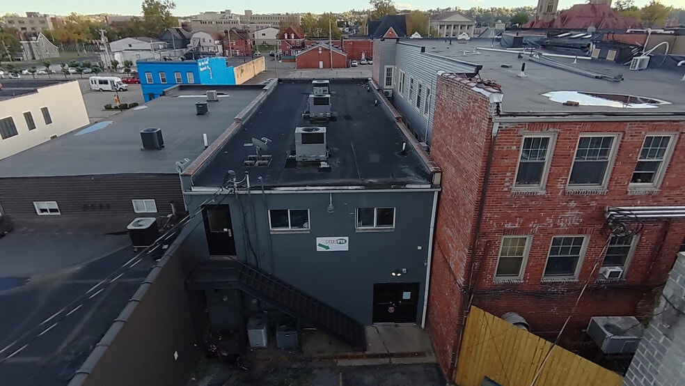 More Photos Of 1216 4th Ave, Huntington Storefront Retail Office For Sale