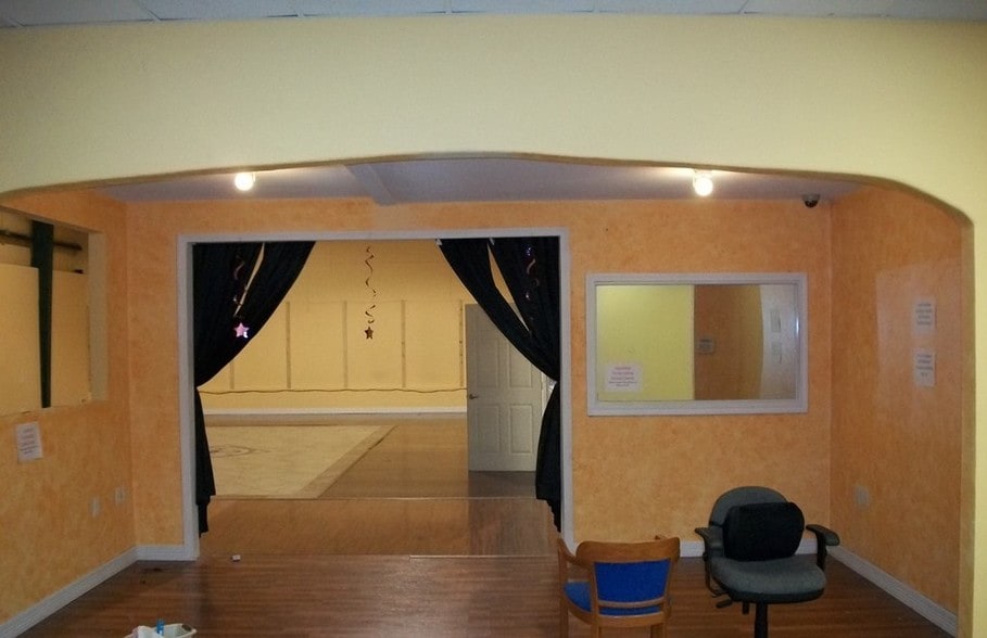 More Photos Of 12373 Scarsdale Blvd, Houston Unknown For Lease