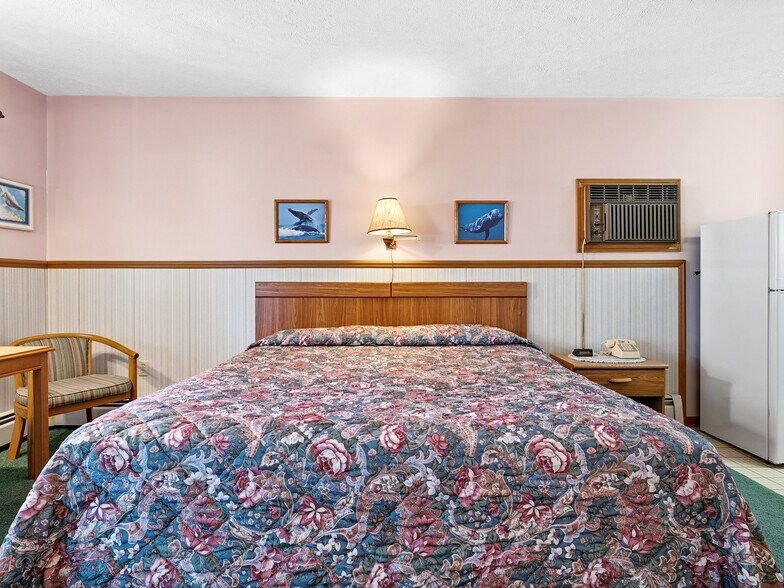 More Photos Of 1024 S I 75 Business Loop, Grayling Hotel For Sale