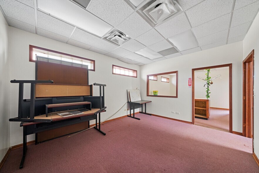 More Photos Of 591 Burnham Ave, Calumet City Office Residential For Sale