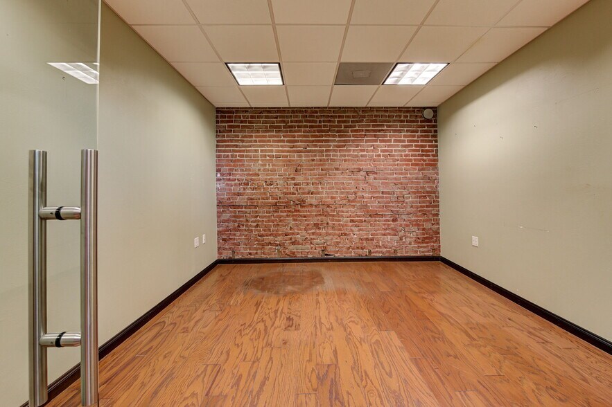 More Photos Of 1008 W Main St, Oklahoma City Office For Lease