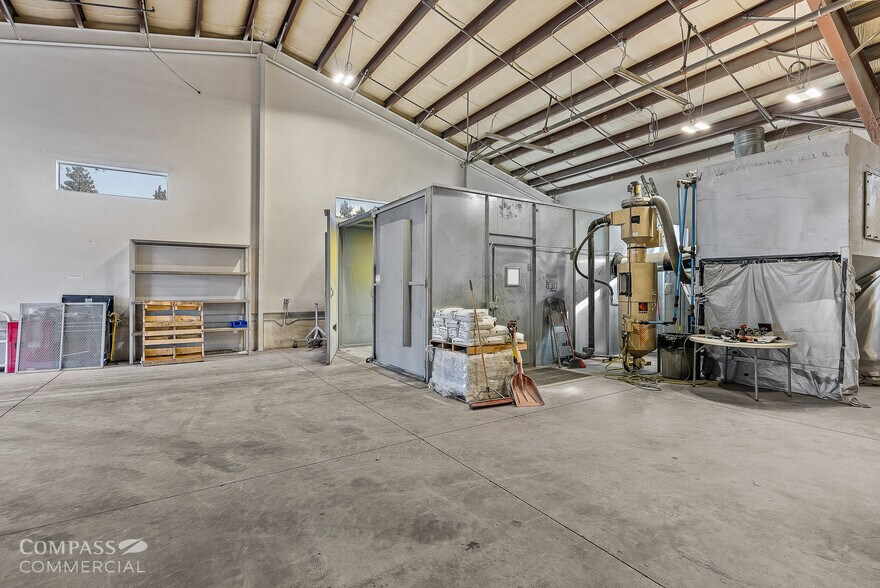 More Photos Of 20680 Carmen Loop, Bend Warehouse For Sale