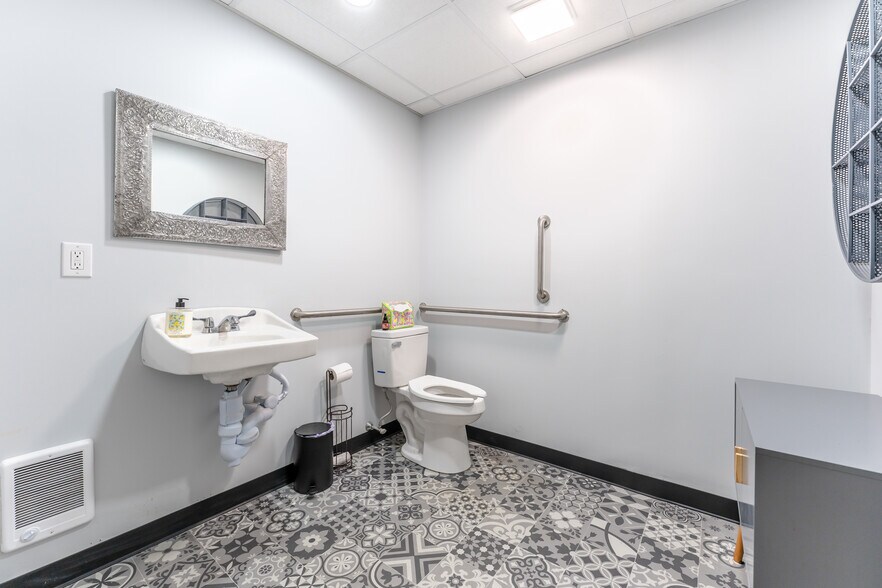 More Photos Of 1715 Stefko Blvd, Bethlehem Flex For Sale