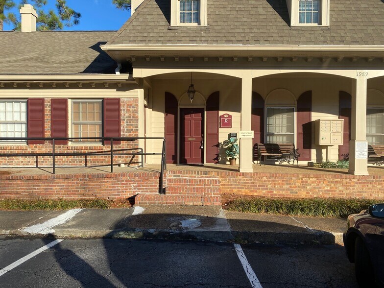 More Photos Of 1989 N Williamsburg Dr, Decatur Medical For Lease