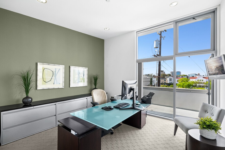 More Photos Of 517 30th St, Newport Beach Freestanding For Sale
