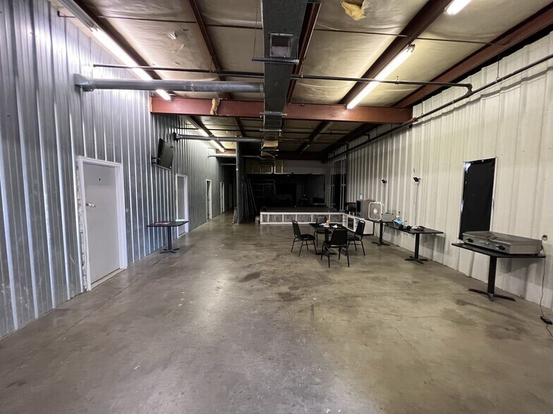 More Photos Of 1361 S 15th St, Louisville Warehouse For Sale