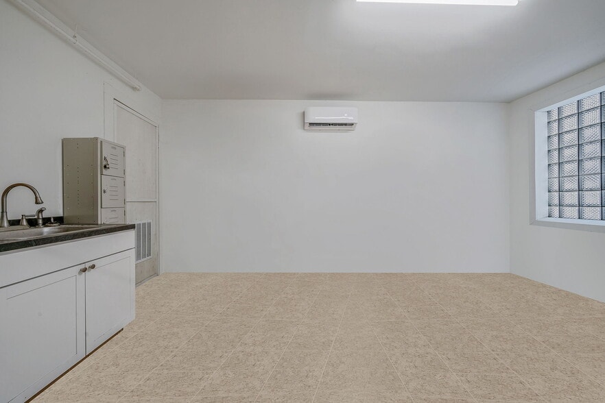 More Photos Of 136-138 Main St, Greenport Storefront Retail Residential For Sale