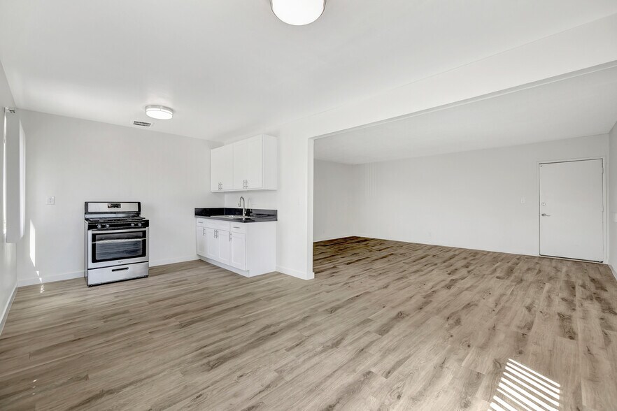 More Photos Of 1413-1421 S Standard Ave, Santa Ana Apartments For Sale