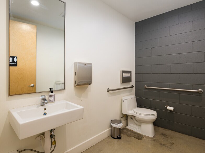 More Photos Of 134 Lomita St, El Segundo Flex For Lease