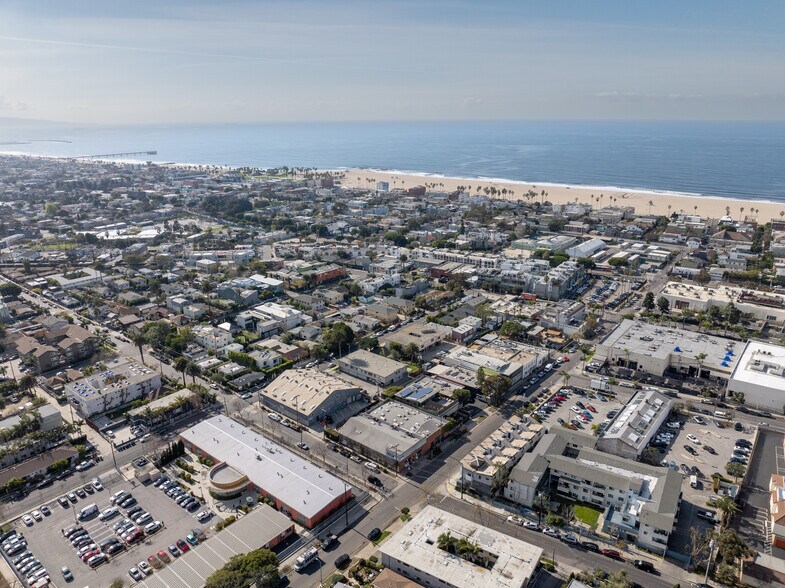 More Photos Of 350-360 Sunset Ave, Venice Warehouse For Lease