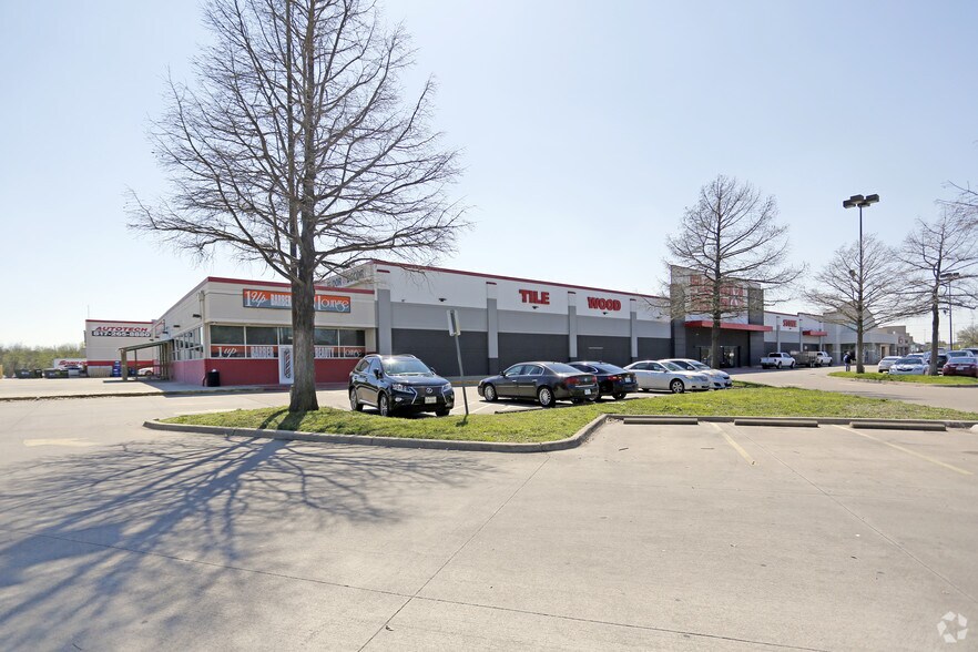 More Photos Of 2520-2540 E Pioneer Pky, Arlington Unknown For Lease