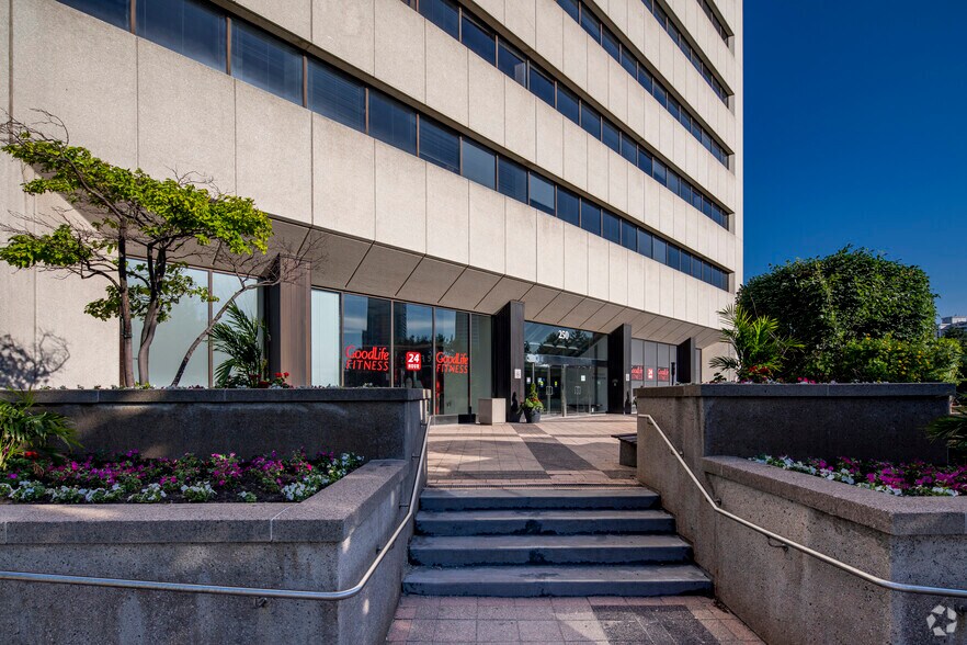 More Photos Of 150 Ferrand Dr, Toronto Unknown For Lease