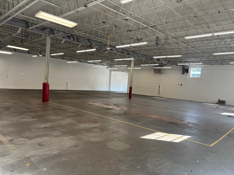 More Photos Of 3350 Pawtucket Ave, East Providence Manufacturing For Lease