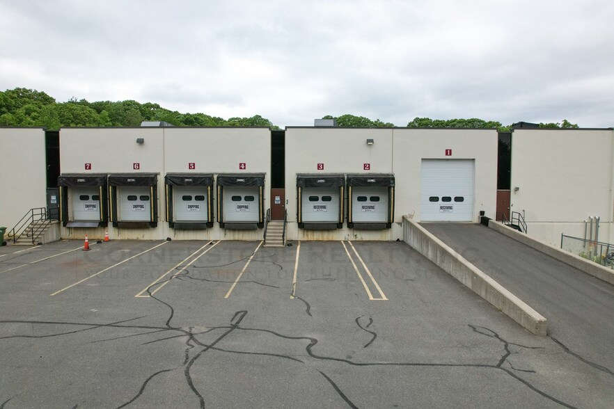 More Photos Of 400 Captain Neville Dr, Waterbury Warehouse For Lease
