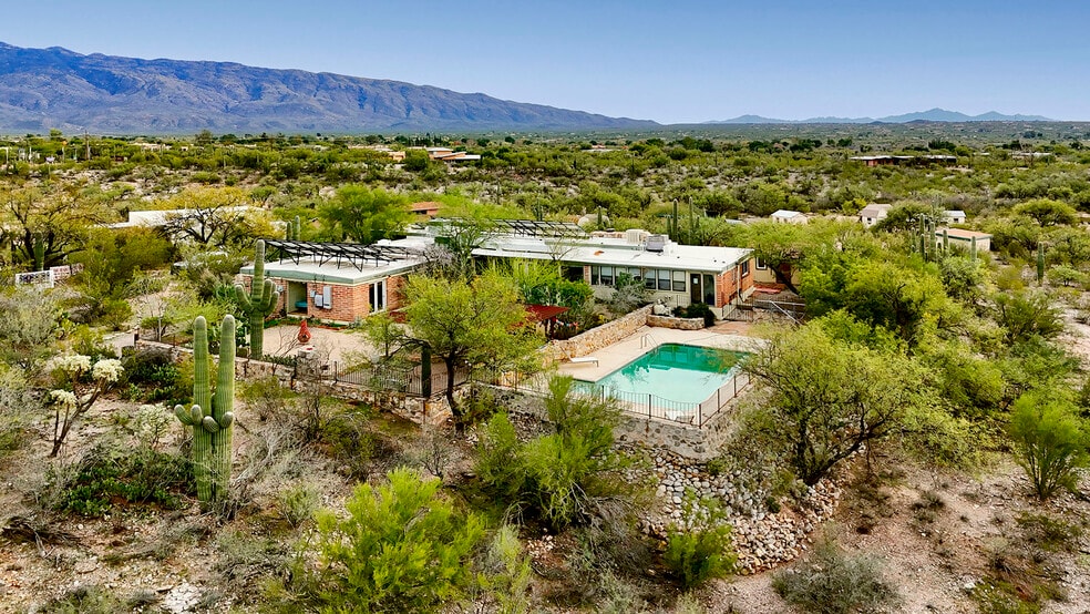 More Photos Of 2751 N Soldier Trl, Tucson Specialty For Sale