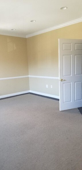 More Photos Of 7901-7915 Belle Point Dr, Greenbelt Office For Sale