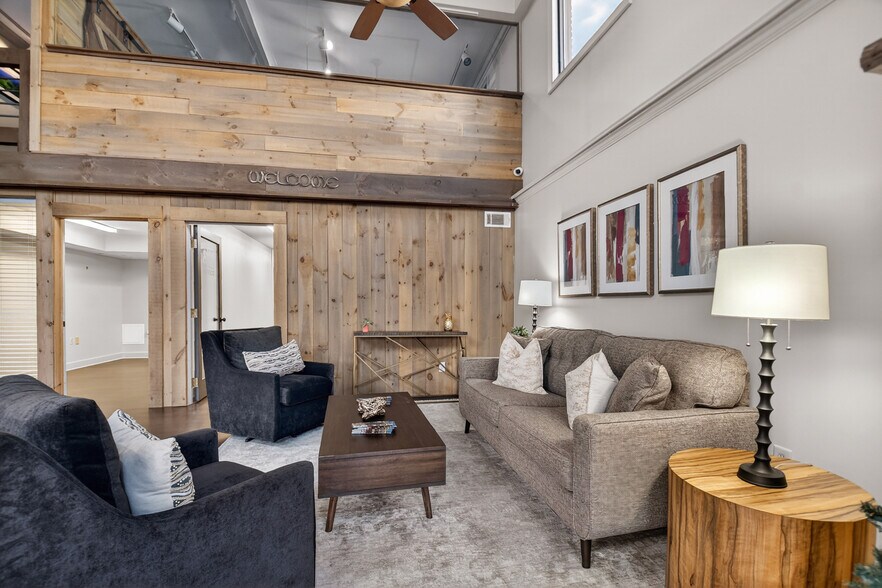 More Photos Of 240 W Main St, Blue Ridge Office For Sale