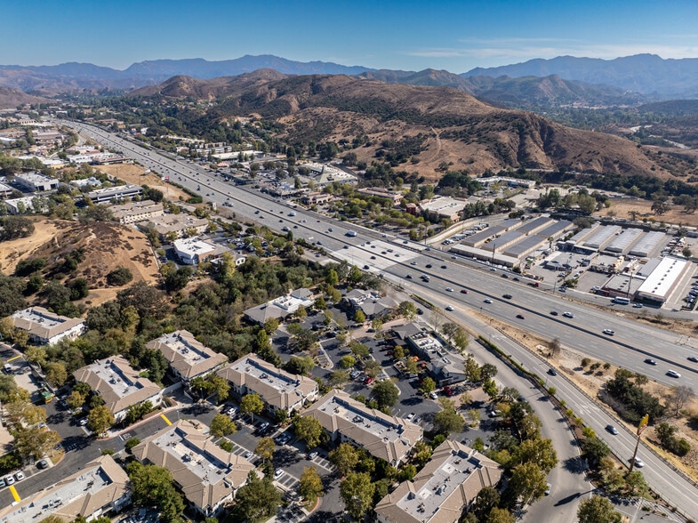 More Photos Of 29105-29125 Canwood St, Agoura Hills Restaurant For Lease