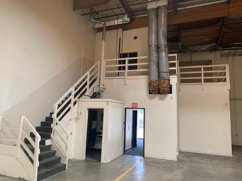 More Photos Of 100 S Reservoir St, Pomona Warehouse For Lease