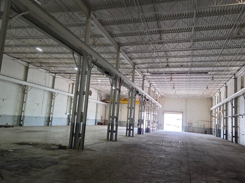 More Photos Of 44538 Macomb Industrial Dr, Clinton Township Warehouse For Lease
