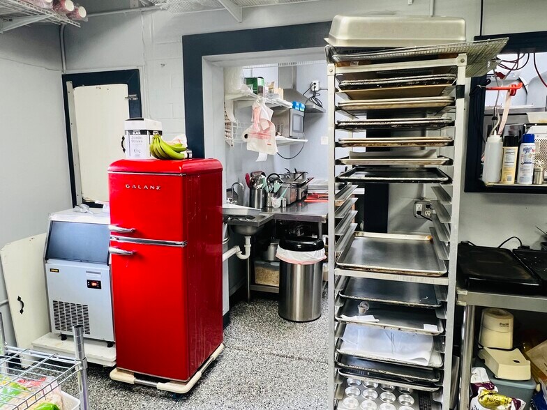 More Photos Of 6661 Bowden Rd, Jacksonville Fast Food For Lease