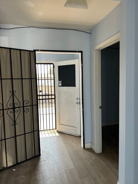 More Photos Of 8858 Flower St, Bellflower Freestanding For Lease