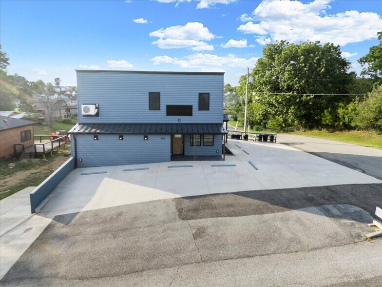 More Photos Of 901 8th St, Radford Apartments For Lease