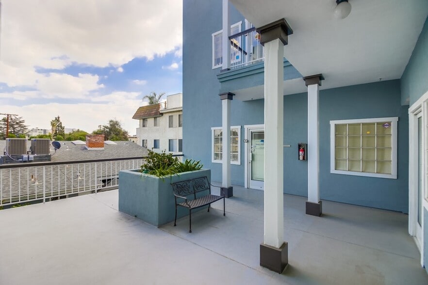 More Photos Of 11712 Moorpark St, Studio City Loft Creative Space For Lease