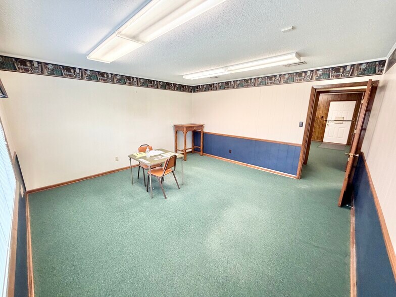 More Photos Of 105 N Hickory St, Aberdeen Flex For Sale