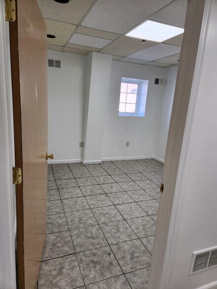 More Photos Of 12 Industrial Dr, Keyport Light Manufacturing For Lease
