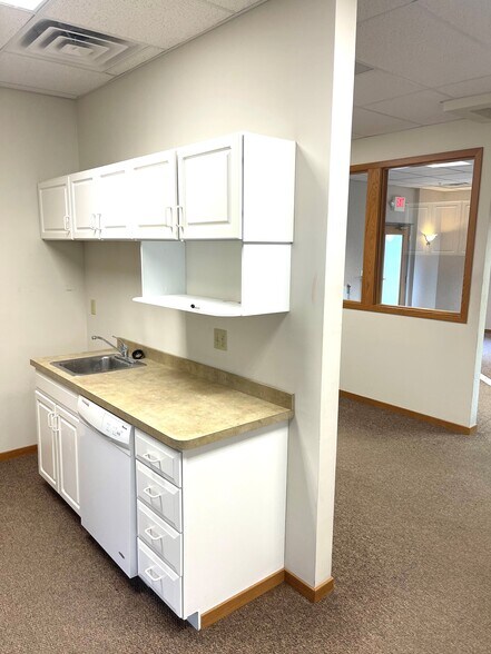 More Photos Of 830 W Lake Lansing Rd, East Lansing Medical For Lease