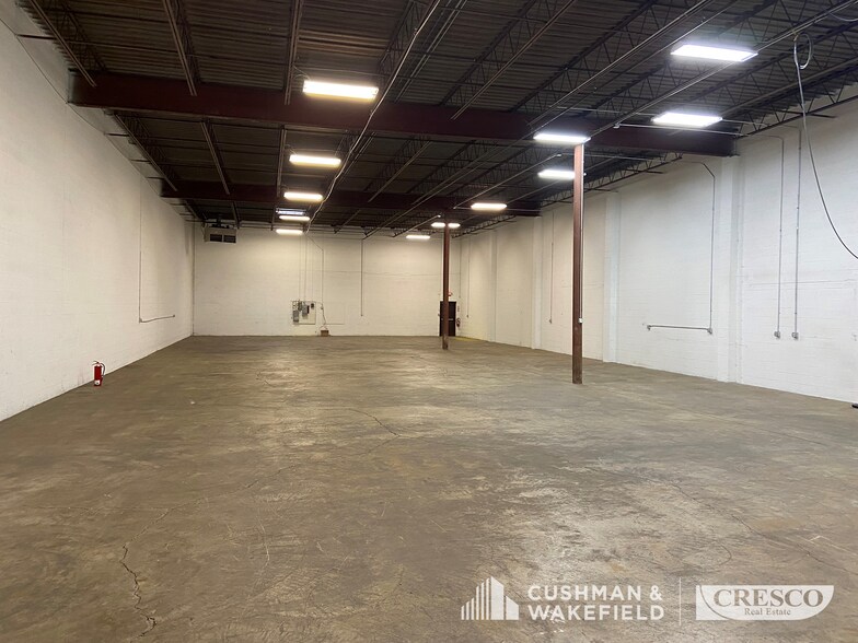 More Photos Of 6519-6565 Eastland Rd, Brook Park Warehouse For Lease