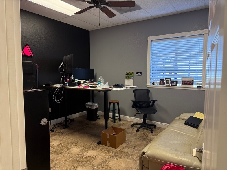 More Photos Of 6381 Corporate Park Cir, Fort Myers Research And Development For Lease