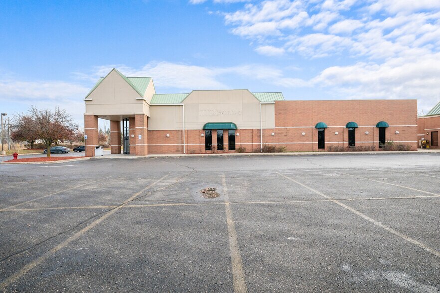 More Photos Of 42191 W 14 Mile Rd, Novi Drugstore For Sale