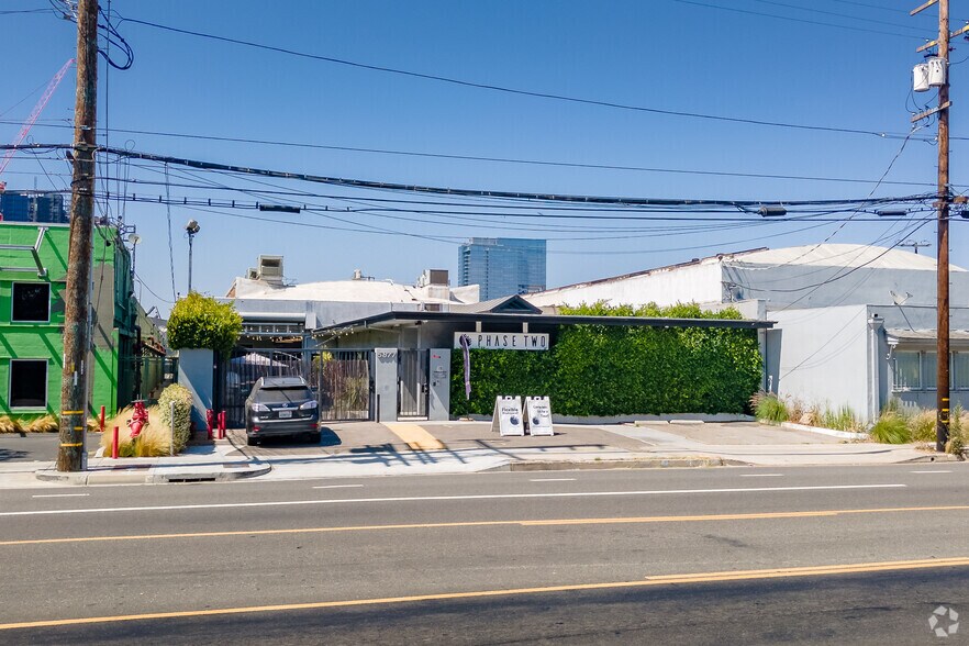 More Photos Of 5877 Obama Blvd, Los Angeles Loft Creative Space For Lease