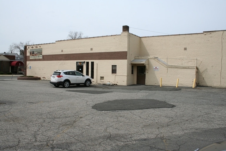 More Photos Of 483 Belmont Ave, Springfield Freestanding For Lease