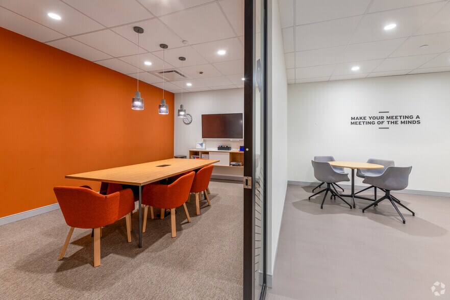 More Photos Of 200 Bay St, Toronto Coworking Space