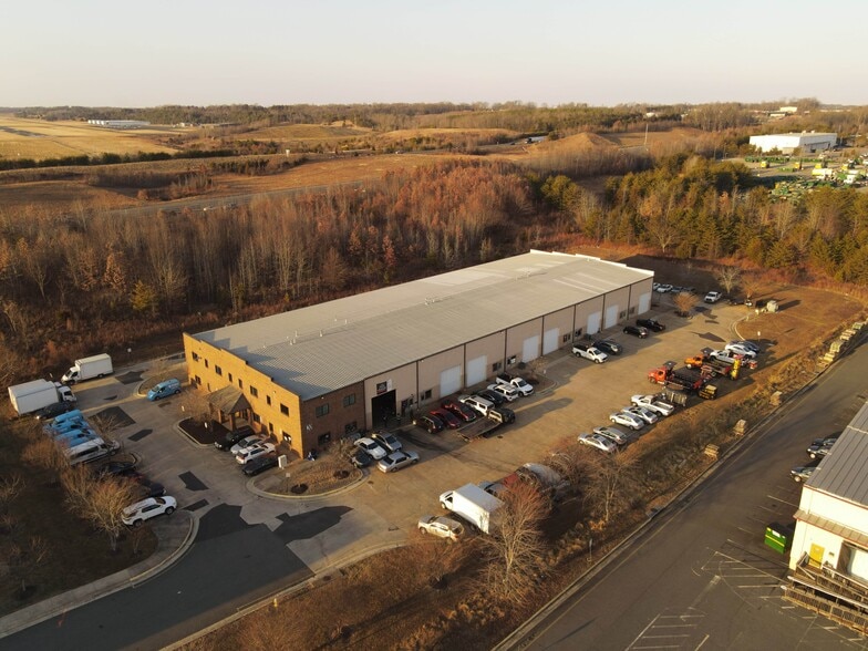 More Photos Of 30 Blackjack Rd, Fredericksburg Warehouse For Lease
