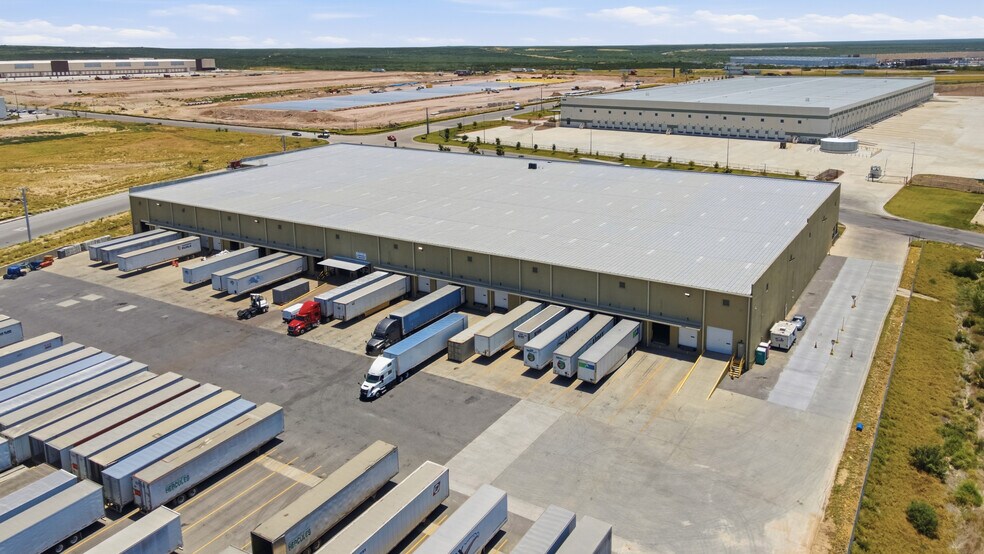 More Photos Of 14206 Mercury Dr, Laredo Distribution For Lease