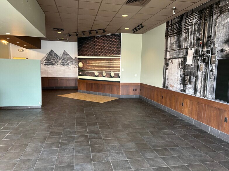More Photos Of 7827 Town Square Ave, Dardenne General Retail For Sale