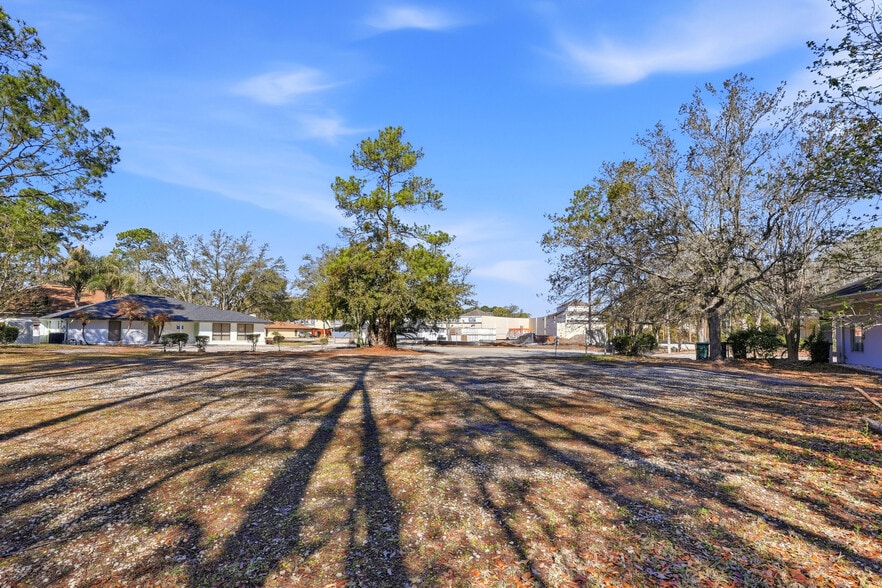 More Photos Of 3683 Crown Point Rd, Jacksonville Storefront Retail Office For Sale