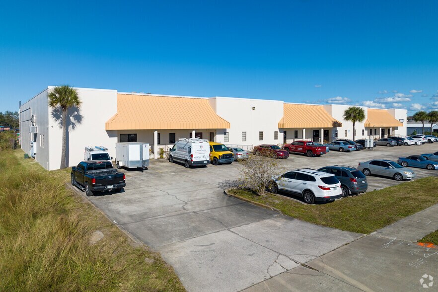 More Photos Of 1201-1223 Pine Ave, Orlando Light Distribution For Lease