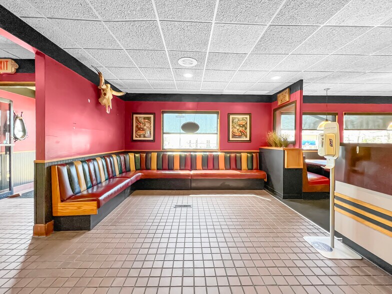 More Photos Of 15371 Highway 13 S, Hurricane Mills Restaurant For Lease