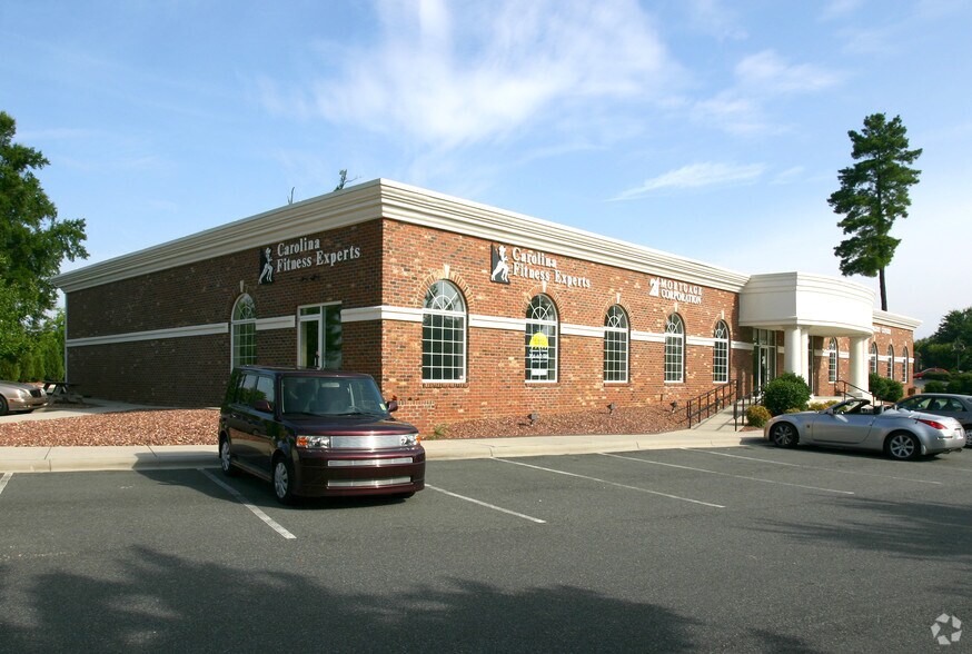 More Photos Of 19615 Liverpool Pky, Cornelius Medical For Lease