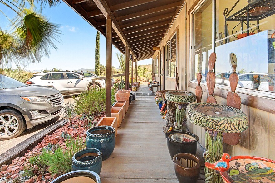 More Photos Of 1011 Wildhorse ln, Clarkdale Specialty For Sale