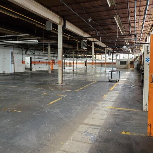 More Photos Of 9520 Ainslie St, Schiller Park Warehouse For Sale