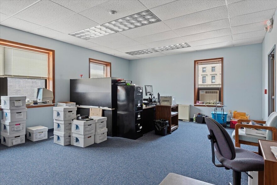 More Photos Of 615 S 2nd St, Springfield Office For Sale