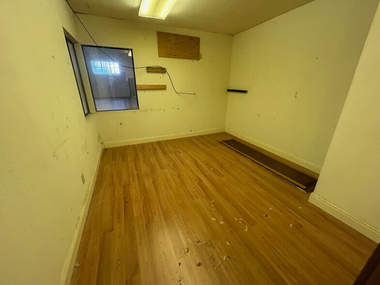 More Photos Of 153-175 N Amphlett Blvd, San Mateo Warehouse For Lease