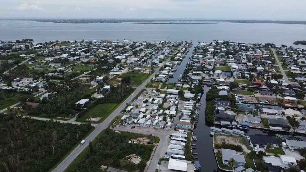 Primary Photo Of 2581 Oleander St, Saint James City Manufactured Housing Mobile Home Park For Sale
