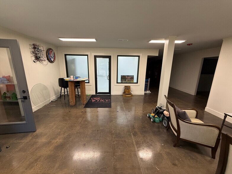 More Photos Of 3804-3806 S 2nd Ave, Birmingham Warehouse For Sale